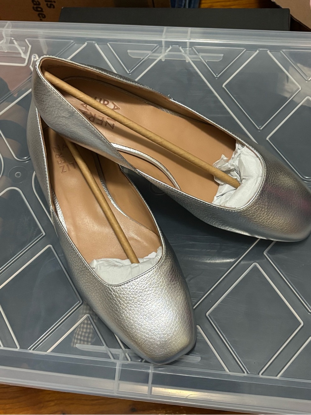NWT Naturalizer Cody Silver Metallic Leather Flats - 8 Wide